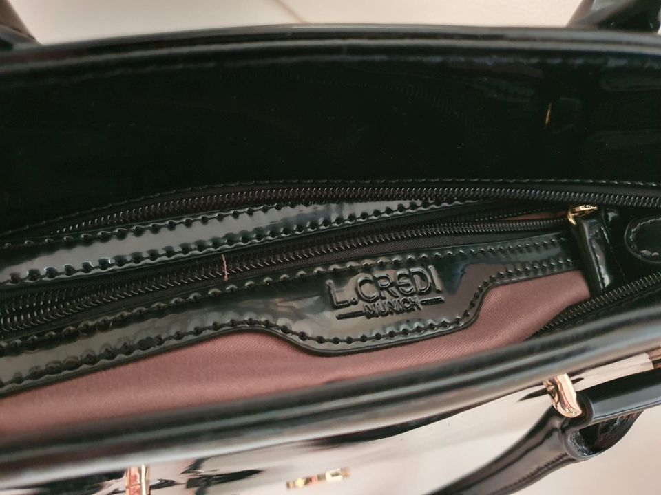 Markentasche, Handtasche  in schwarz Lack von LCredi in München