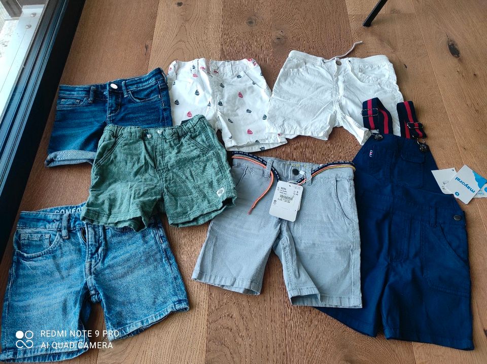 Kurze Shorts  Latzhose Gr.98 neu und neuwertig in Langerringen