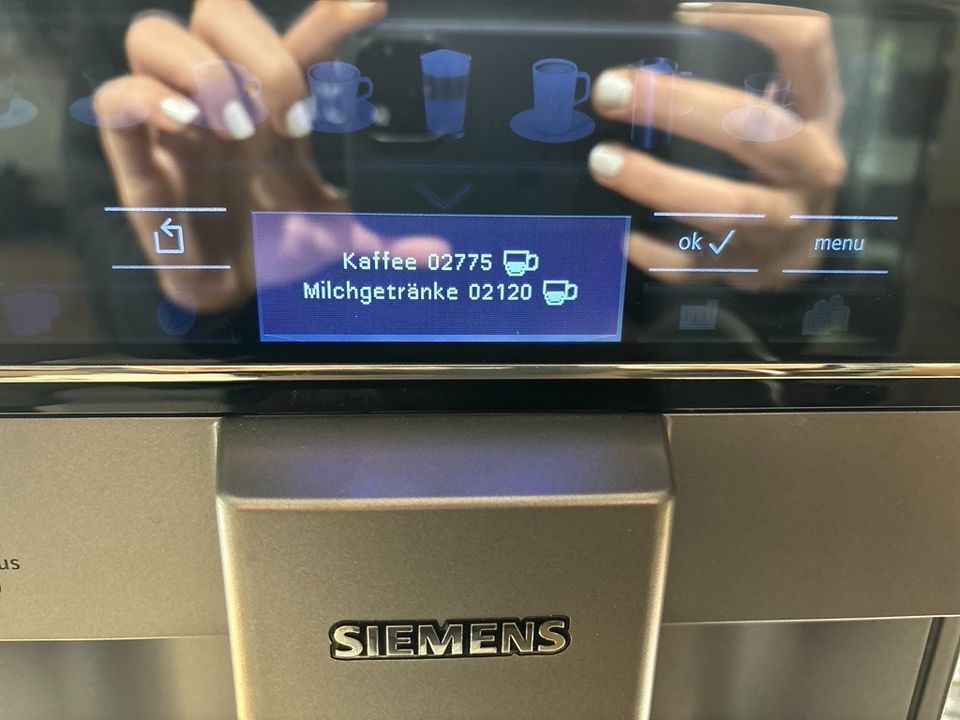 Kaffeevollautomat von Siemens EQ.6 plus s 100 in Haigerloch
