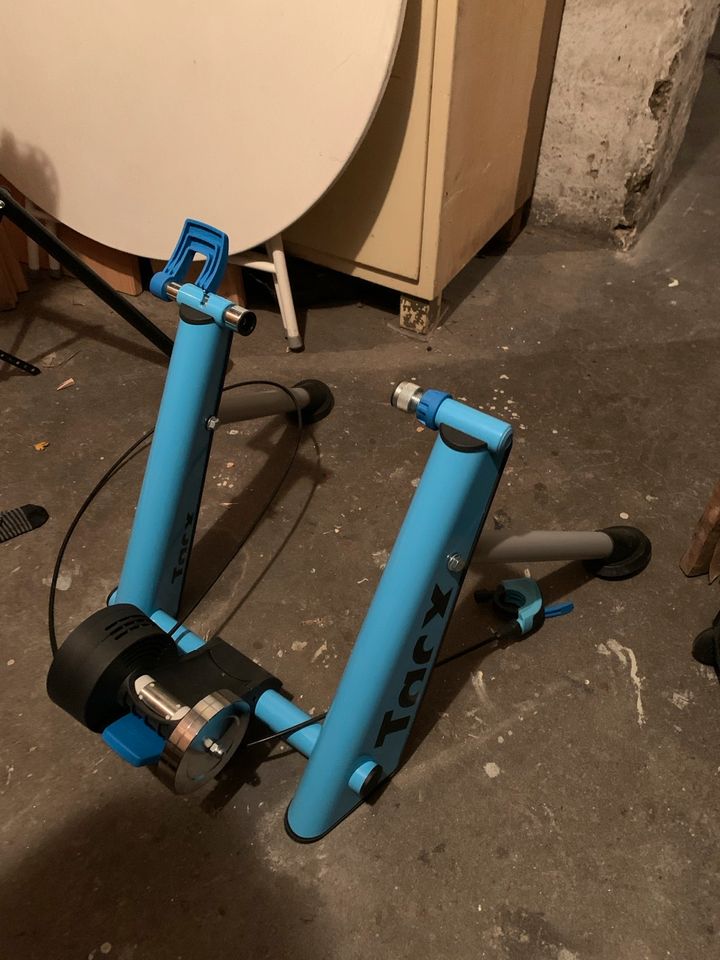 Tacx Blue Matic Rollentrainer in Karlsruhe