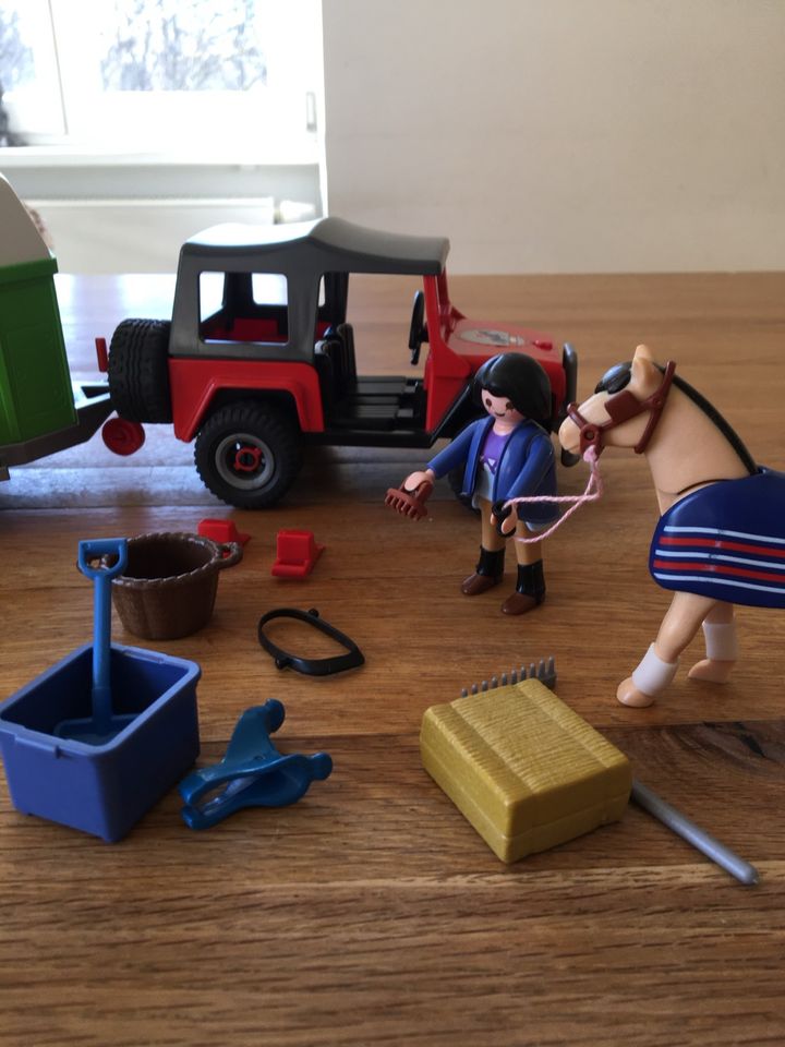 Playmobil Pferdeanhänger und GeländeAuto in Ottenhofen