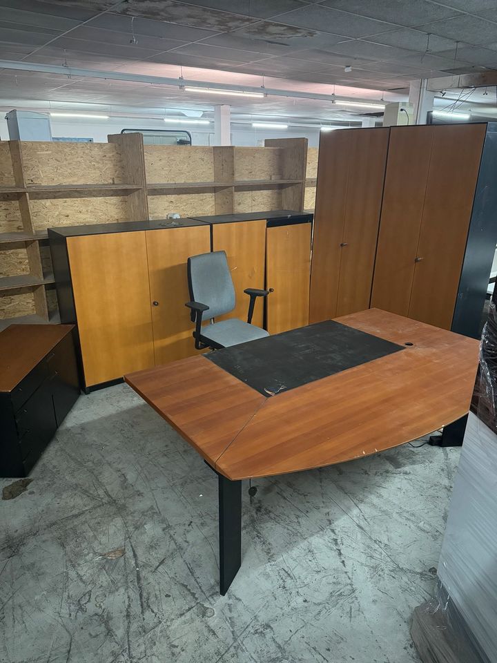 Büro Möbel Komplett Set mit Schreibtisch, Schränke, Sideboards in Dietersheim