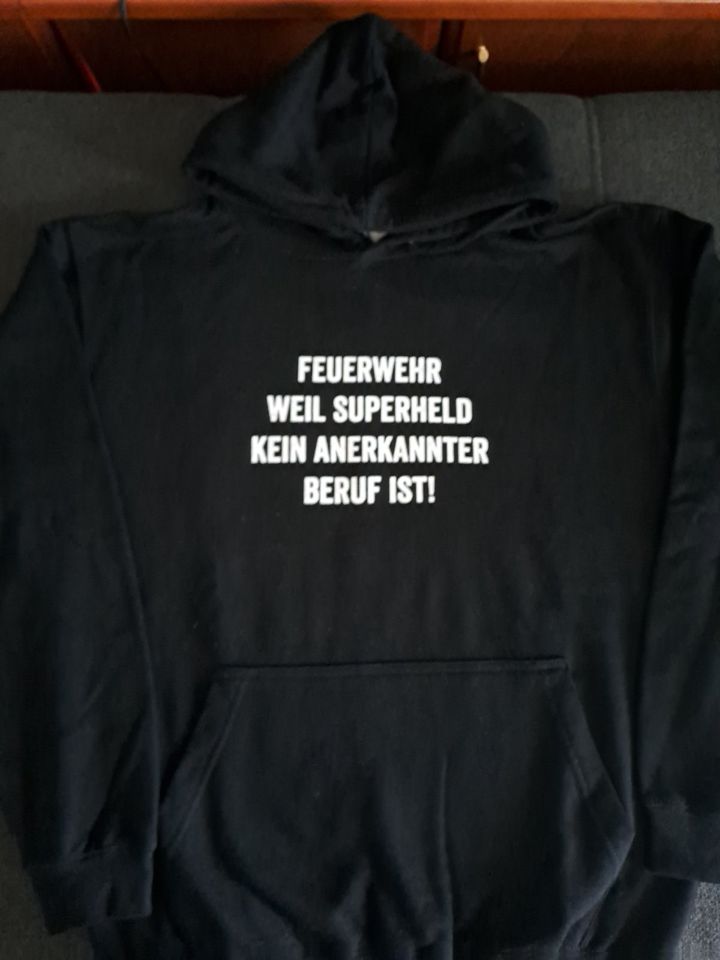 NEU Feuerwehr Hoodie / Sweatshirt Feuerwehrmann Gr. 176 (Gr. M) in Guben