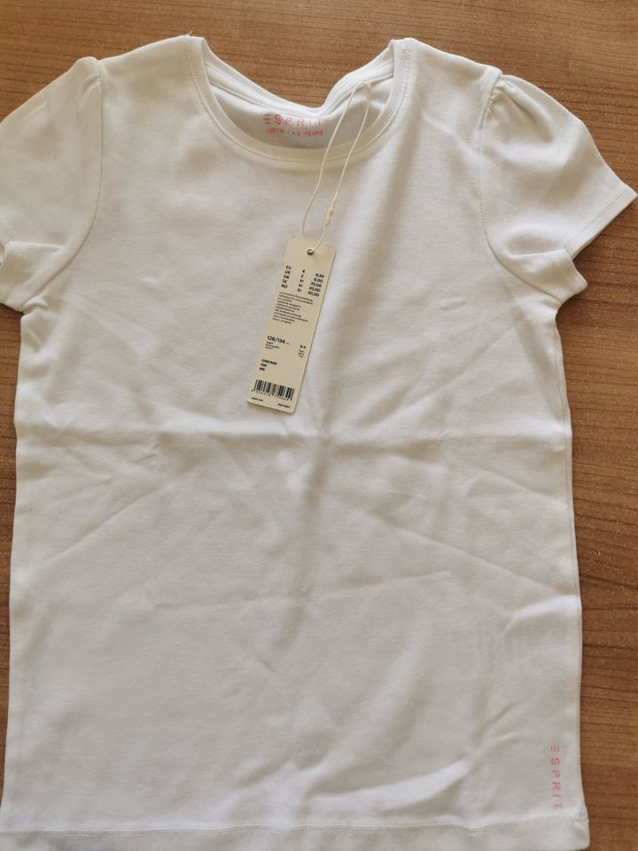 T-Shirts von ESPRIT in Größen 128/134cm + 104/110cm für Kinder in Heidelberg