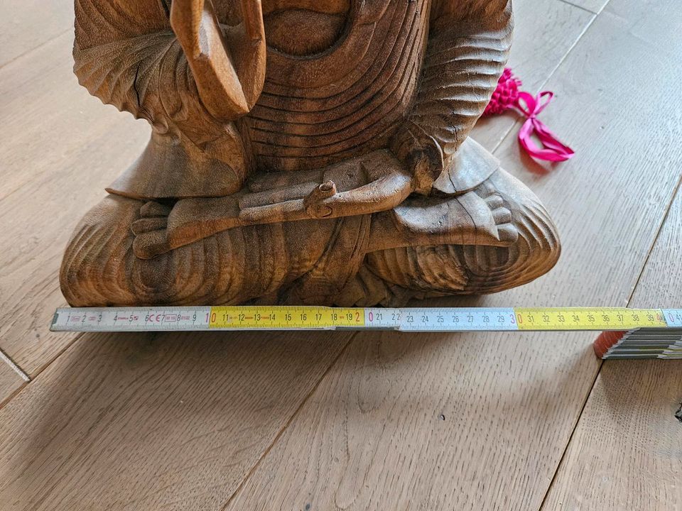 Buddha-Figur aus Holz in Aachen