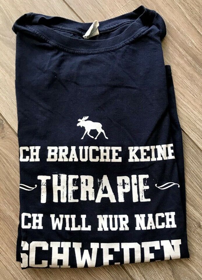 T-Shirt L- Ich brauche keine Therapie, ich will nur nach Schweden in Hamburg