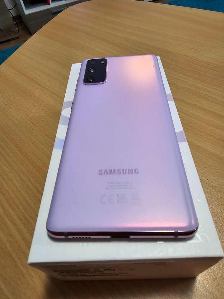 Samsung Galaxy S20 FE Lavender 128 GB in Karlsruhe