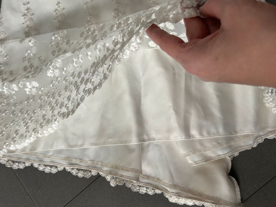 schönes, zweiteiliges Brautkleid von Lilly in Größe 38 Schleppe in Aschaffenburg