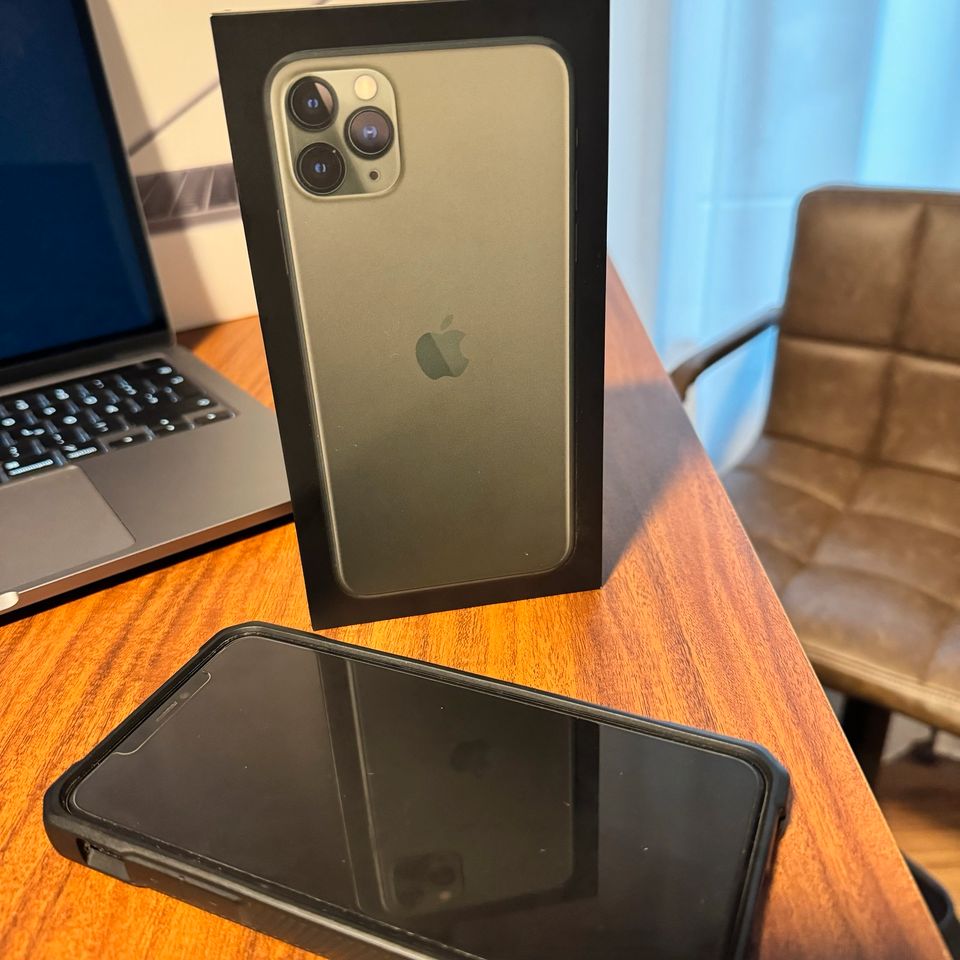 iPhone 11 Pro Max Midnight Green 256 in Essen