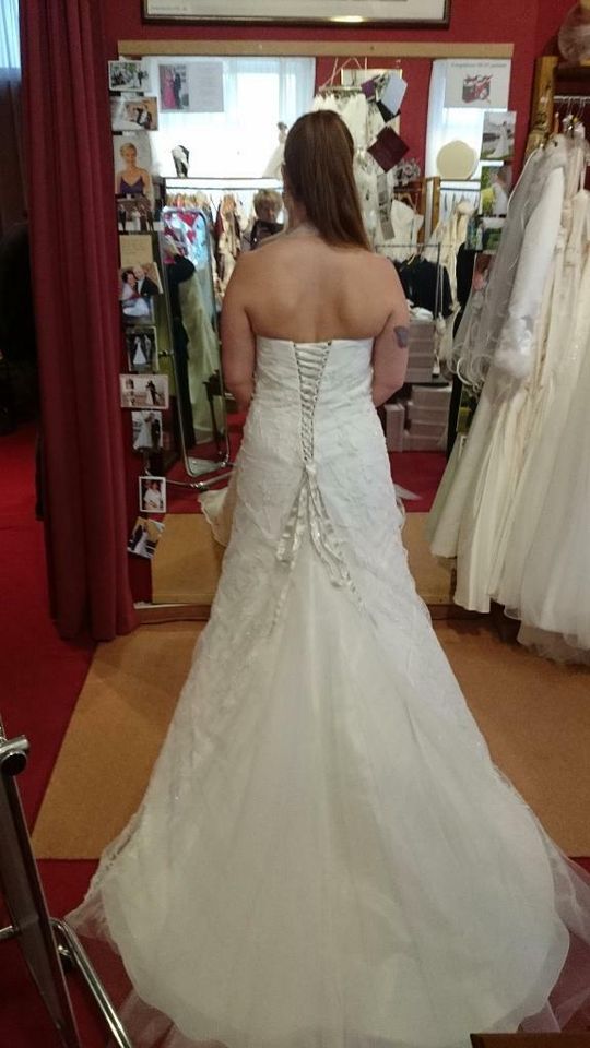 Hochzeitskleid, Spitze, Traumhaftes Brautkleid, Größe 38/40 in Lübeck