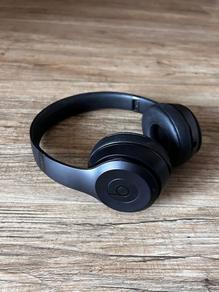 Beats Solo3 Kabellose Bluetooth On-Ear Kopfhörer in Seevetal