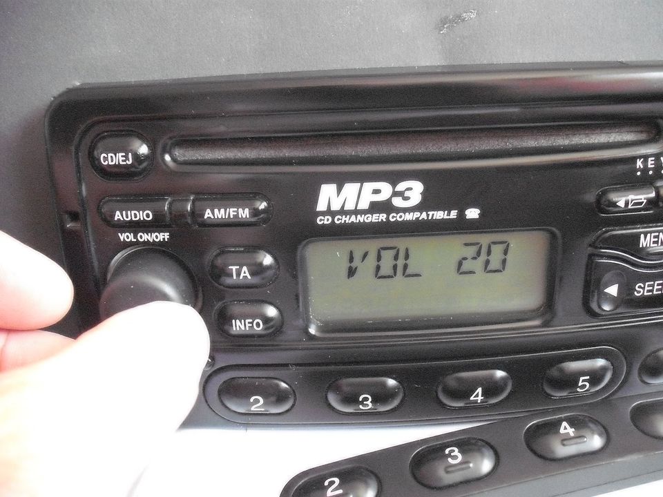 Ford MP3 CD/Radio, aus FocusMK1, passt auch entsprechende Ford in Havekost (b Schwarzenbek)