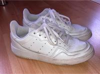 Weiße Adidas Sneaker (38) Nordrhein-Westfalen - Lemgo Vorschau