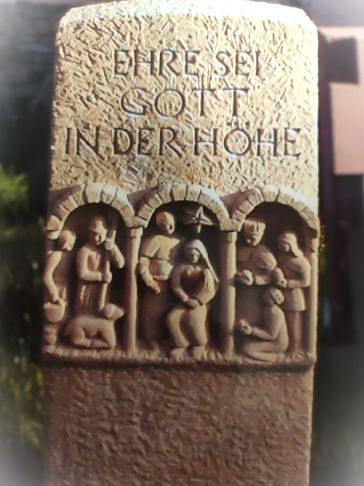 Bildhauer-Stele Christi Geburt - von Hand gehauen in Kell am See