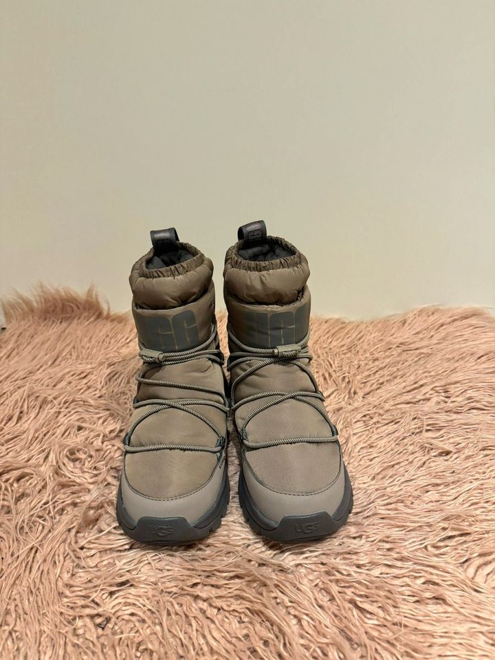 UGG Yose Puffer Boots Schuhe Stiefel - Gr. 37 - braun - NEU in Frensdorf