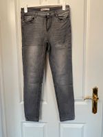 Zara Jeans Basic grau Gr 38 neuwertig Leipzig - Holzhausen Vorschau