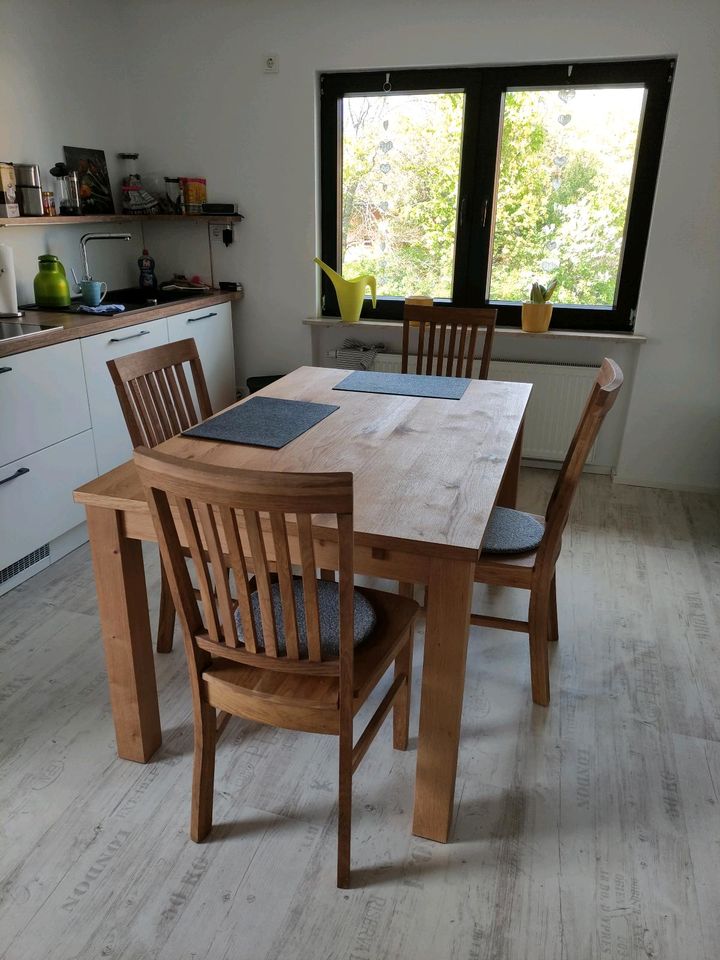 Esszimmer Möbel Eiche, Tisch, 4 Stühle, Vitrine in Pirmasens