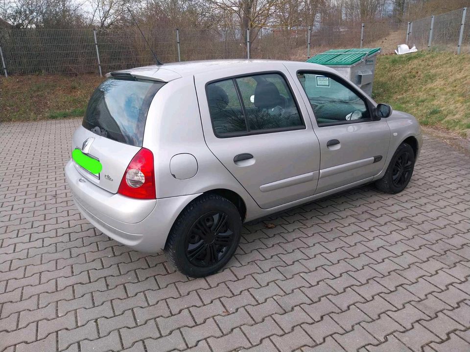 Renault Clio (Top Zustand) in Amberg