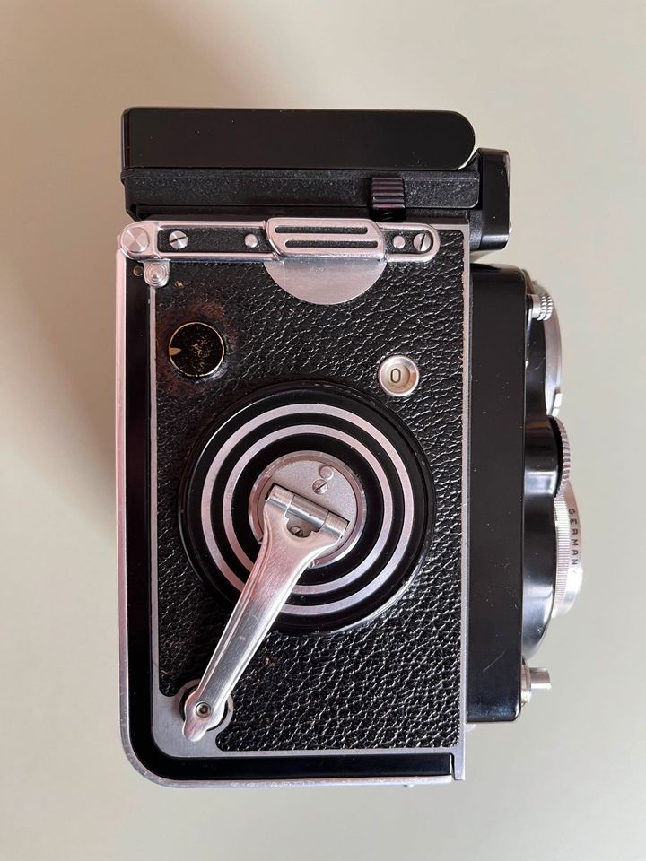 Rolleiflex TLR 3,5F Model 2 (K4E) + Polfilter + Gegenlichtblende in Hamburg