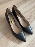 Tamaris Pumps in Gr. 40 in Schwarz (Leder) mit Schuhspanner Düsseldorf - Benrath Vorschau