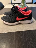 Nike Sportschuhe/ Damen Nordrhein-Westfalen - Neuss Vorschau