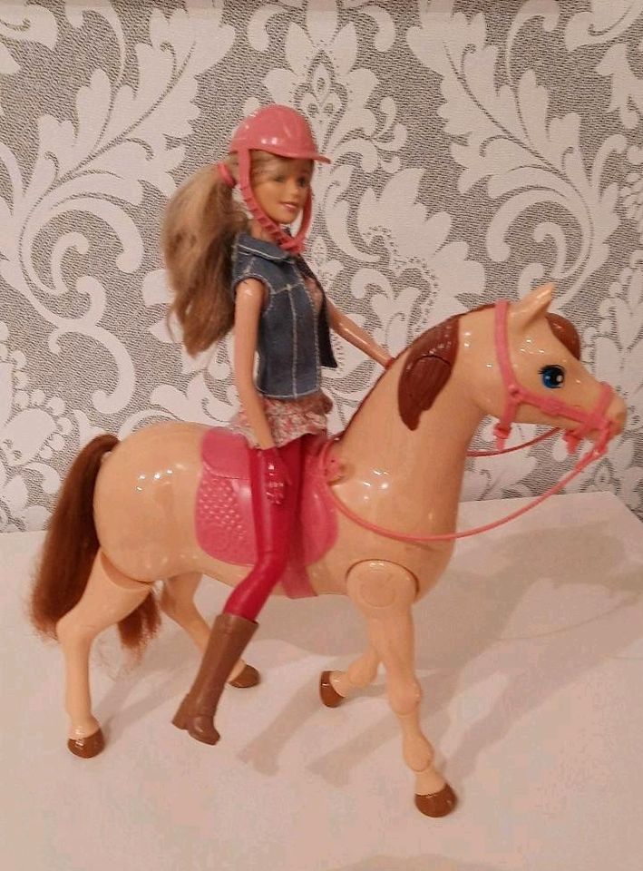 Mattel CMP27 Reitpferd mit Barbie Puppe, elektrisch in Köhlen