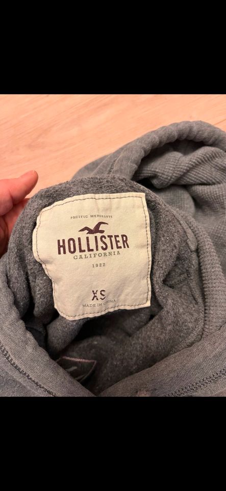 Hollister Hoodie Pullover XS Grau/Pink gut erhalten in Hemmingen