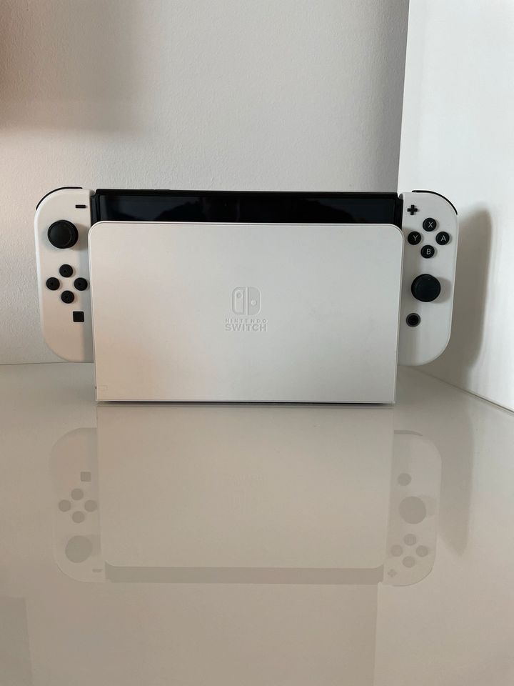 Nintendo Switch OLED weiß in Berlin