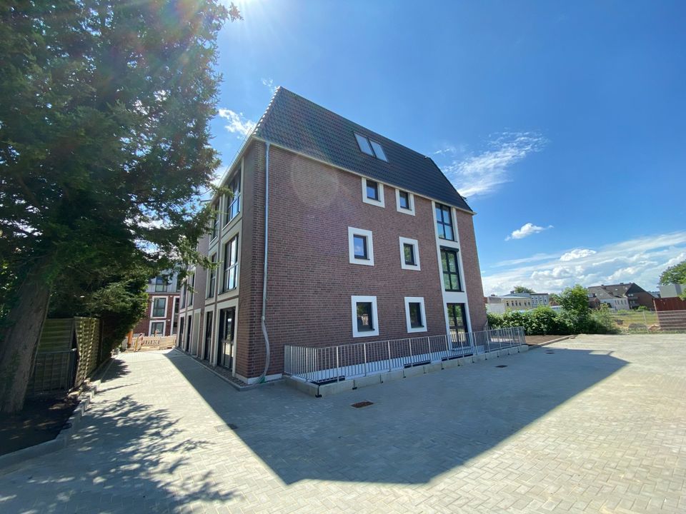 5-Zimmer-Mais.-Whg. mit 148 m² Wfl., SW-Terr. & Garten! KfW-55-EE -auch teilgewerbl. Nutzung möglich in Elmshorn