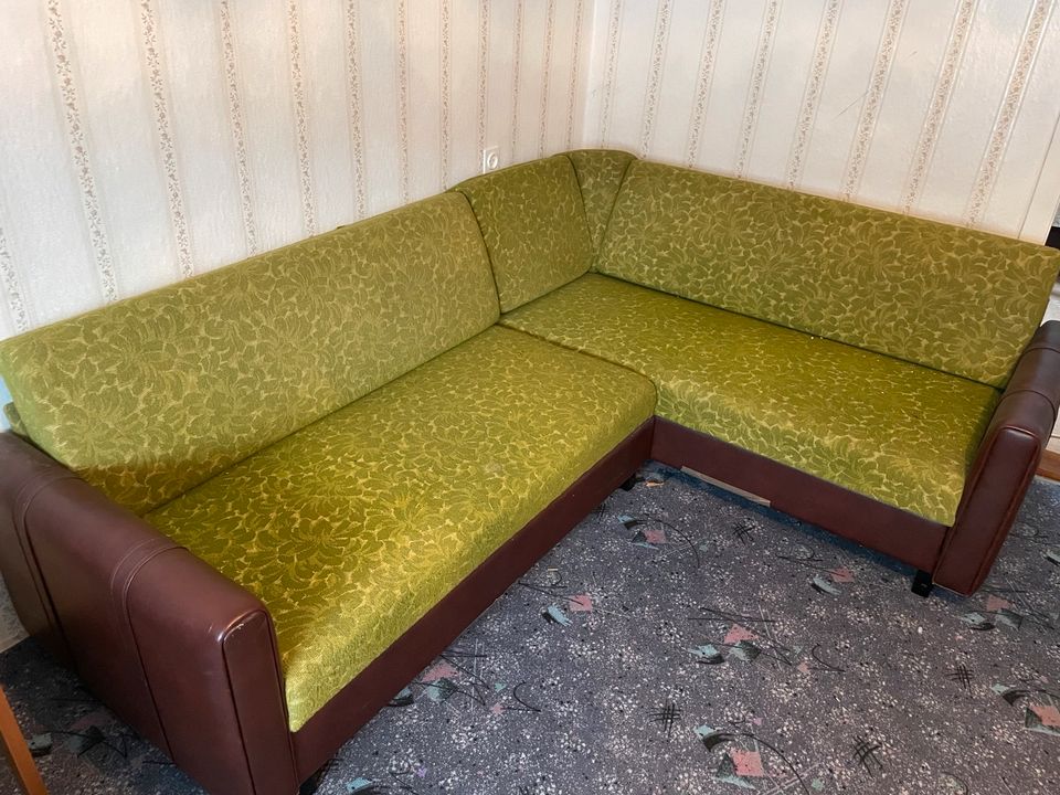 Grüne Retro Couch Schlafcouch DDR Klappcouch Antik in Zwenkau