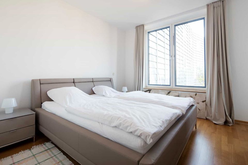 Charmantes, voll möbliertes 2-Zimmer-Apartment in München-Lehel mit Süd-West Balkon in München