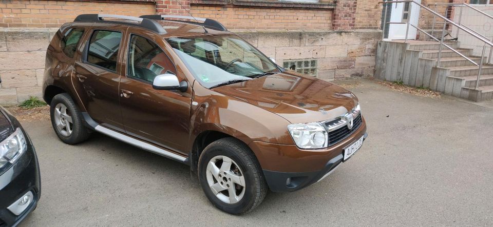 Dacia Duster 4x2 Klima TÜV+Service NEU AHK Leder Klima elektr. Fe in Gehren