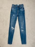Damen high Waist Jeans Bershka Größe 32 Hessen - Niestetal Vorschau