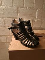 Sandalen mit Keilabsatz schwarz 41 bpc Niedersachsen - Lüneburg Vorschau