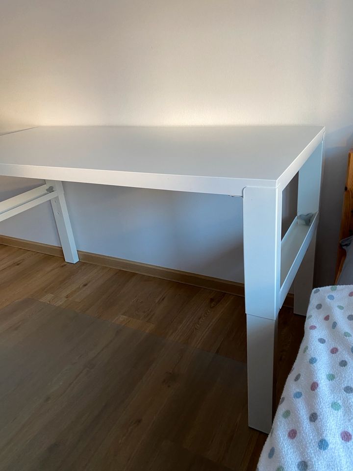 Ikea Pahl Schreibtisch höhenverstellbar in Grabow