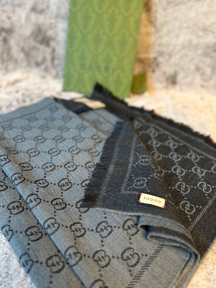 Gucci SCHAL AUS STRICK MIT GG JACQUARD in Barntrup