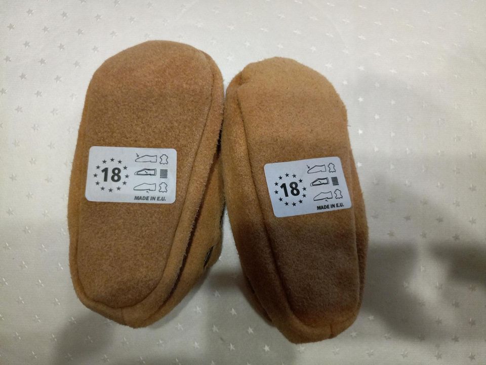 Baby Fellschuhe Gr. 18 NEU in Breuberg