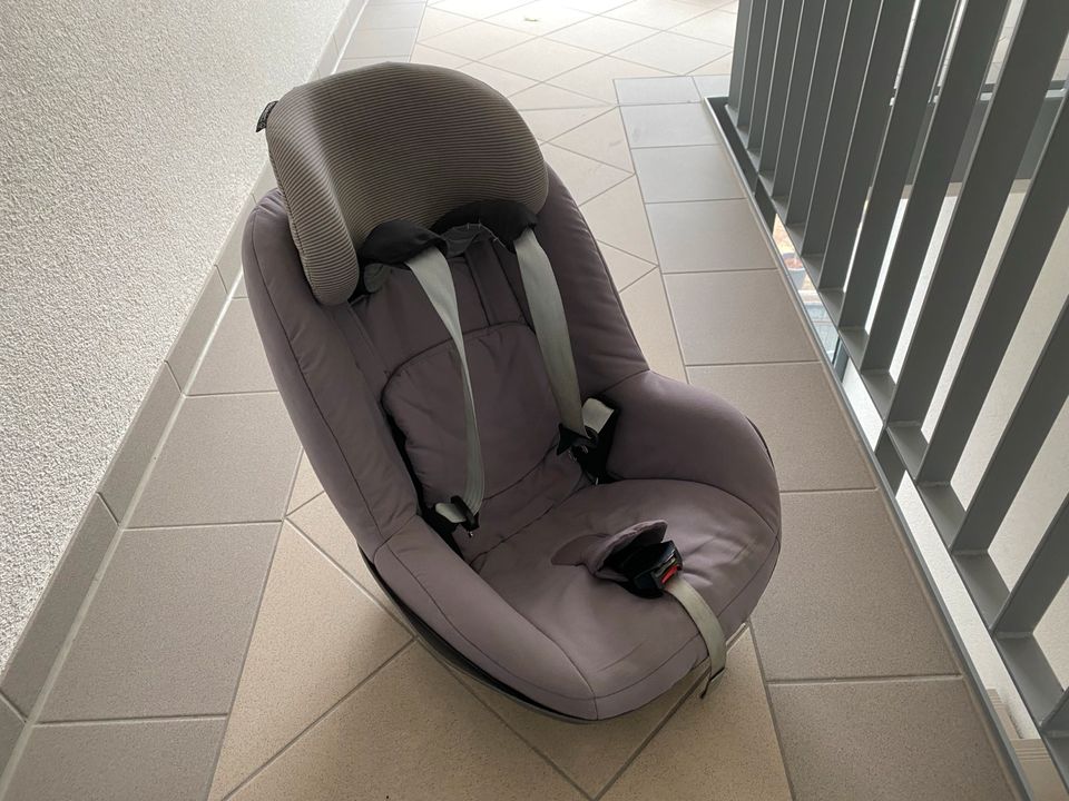 Maxi Cosi 2-Way-Pearl inkl. Isofix-Station (2way-FamilyFix) in Weinstadt