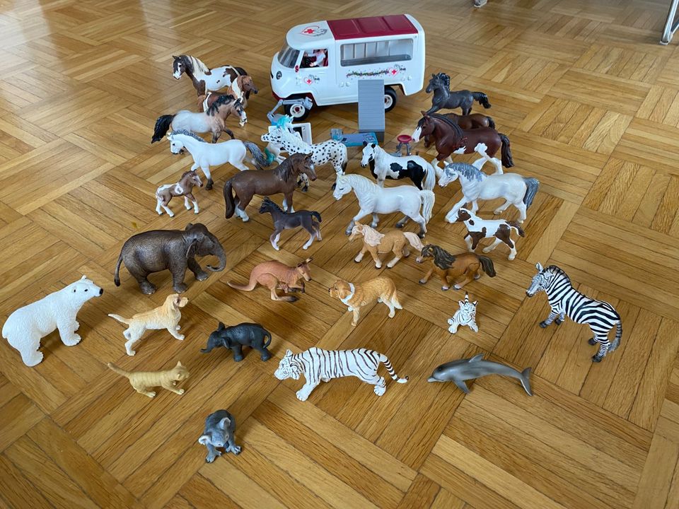 Schleich Tiere Pferde Sammlung Konvolut mit Krankenwagen in Berlin