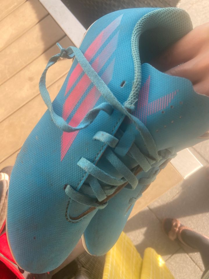 Kinder fußballschuhe 33 in Berlin