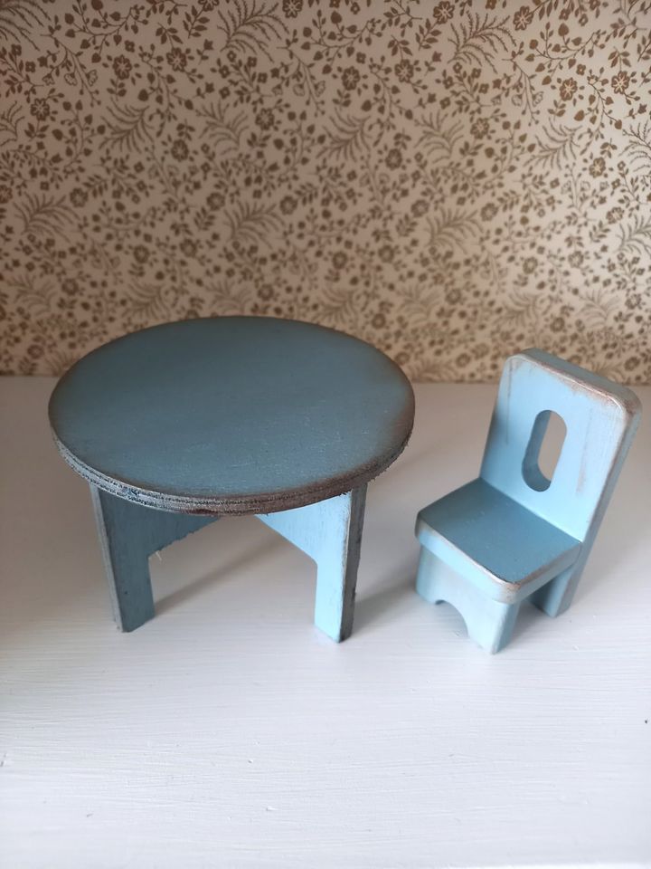 Miniatur-Vintage-Holzstuhl und Tisch, perfekt für Maileg in Hainewalde