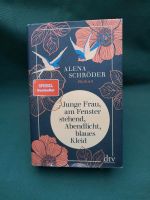 Alena Schröder Junge Frau am Fenster stehenden  Abendlicht,blaues Schleswig-Holstein - Kletkamp Vorschau