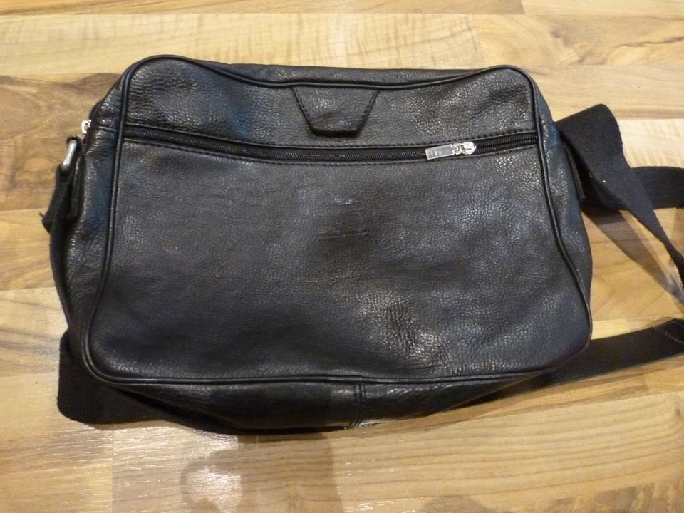 Schwarze Tasche Messenger-Bag Leder von creazioni maurizio in Hamburg