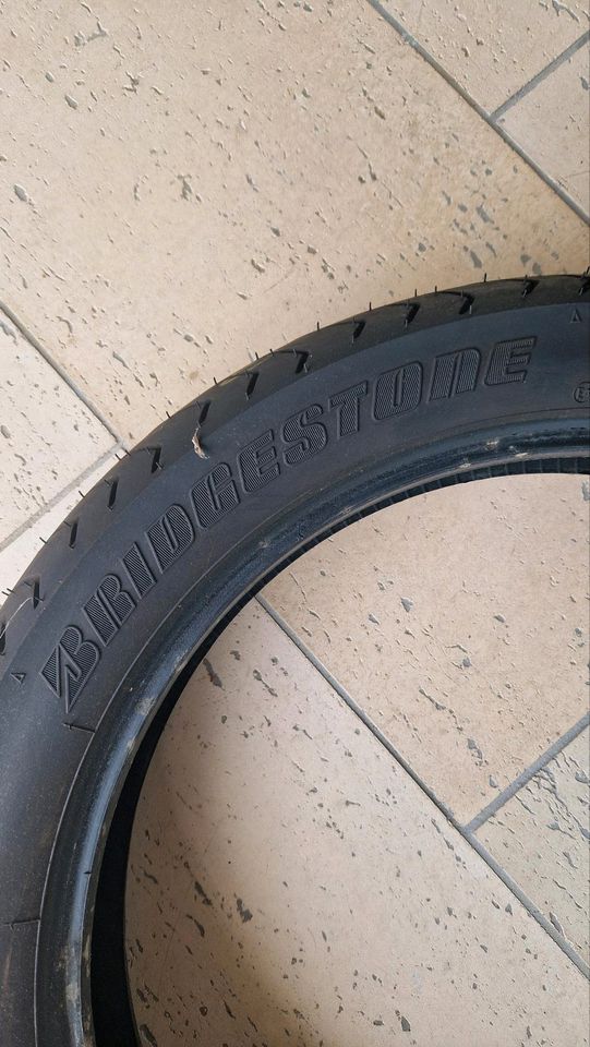 Reifen Bridgestone 110/90-18 M/C 61H in Wolfsburg