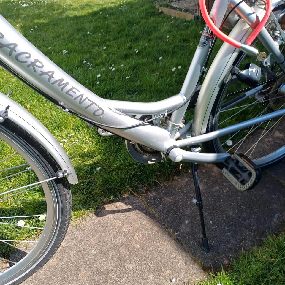 Sacramento Damenfahrrad Damenrad Fahrrad 24 Gang Shimano in Cölbe