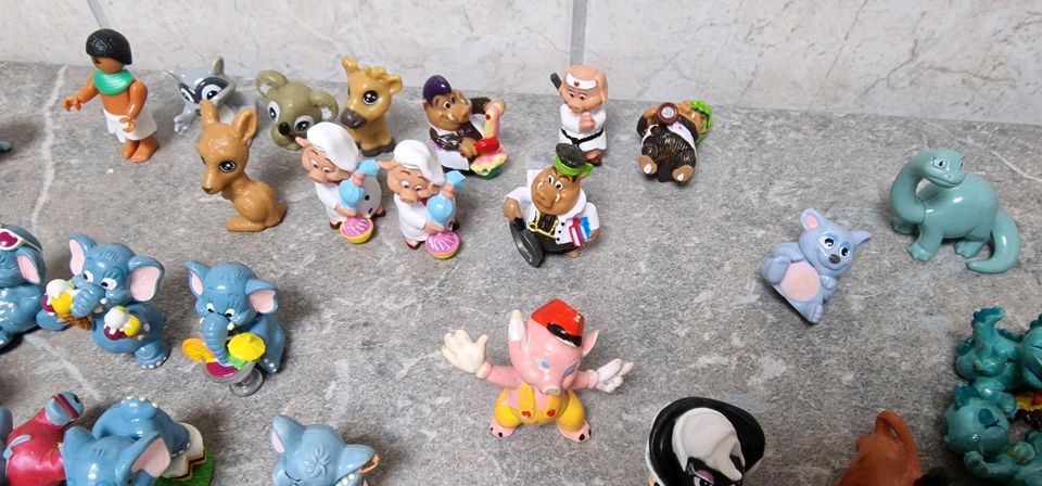 Kinderüberraschung figuren in Renningen