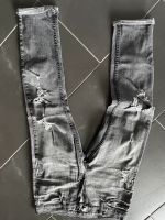 Hollister Jeans skinny destroyed sxhwarz Gr.32 Nordrhein-Westfalen - Hennef (Sieg) Vorschau