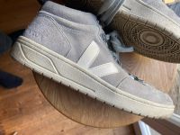 Sneaker VEJA V-15 SUEDE grau Größe 41 Berlin - Reinickendorf Vorschau