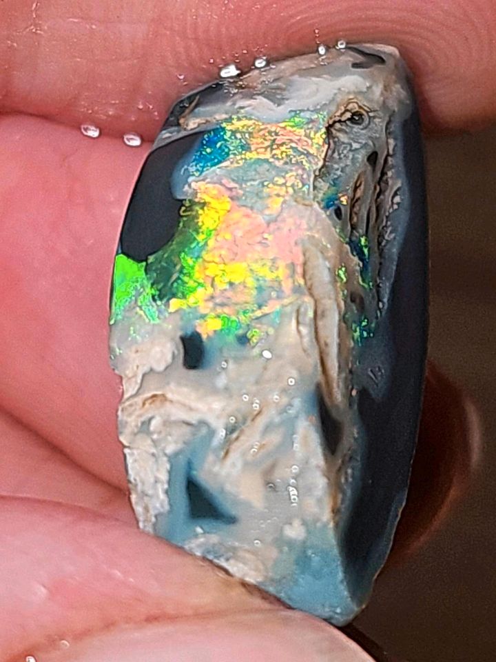 14ct Schwarz Opal Australien Roh, Multicolor in Haar