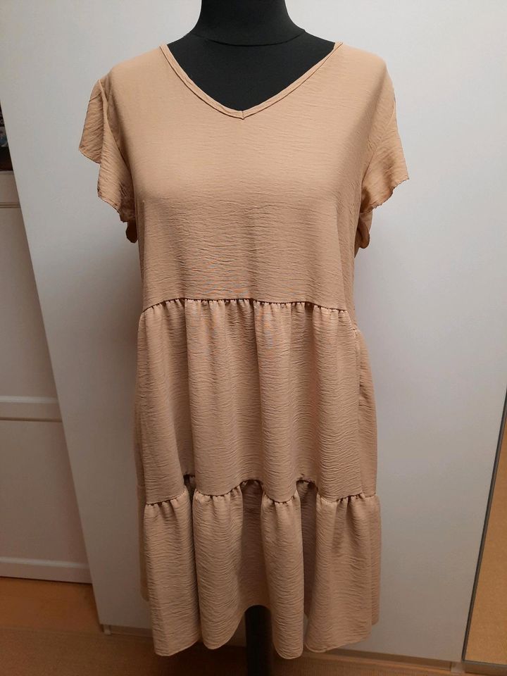 Süßes Sommerkleid, Sandfarben Gr.40 in Lohr (Main)